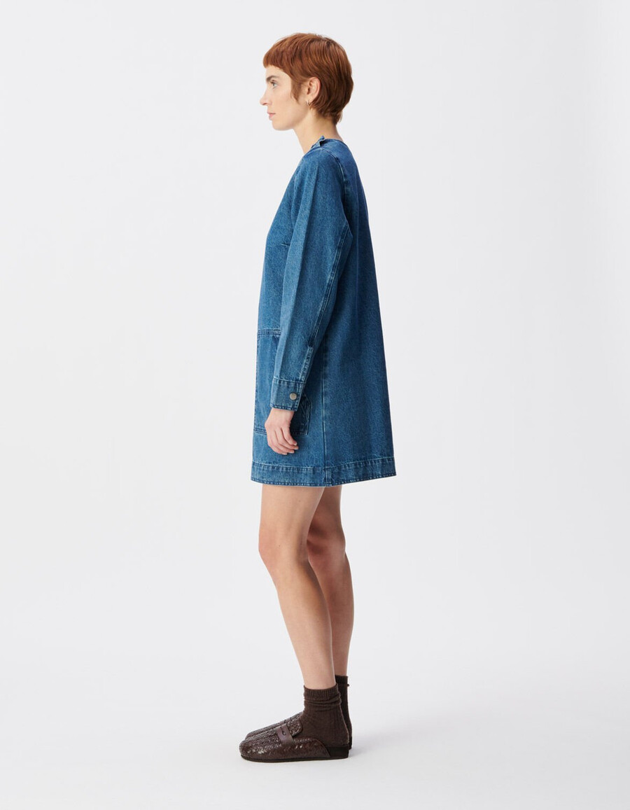 damen-jeanskleid in blau mit drei aufgesetzten taschen