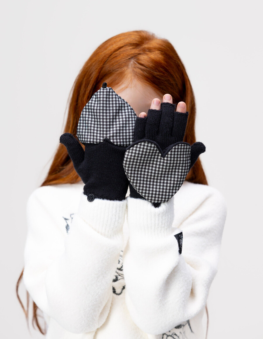 schwarze gestrickte herzförmige fäustlinge für mädchen
