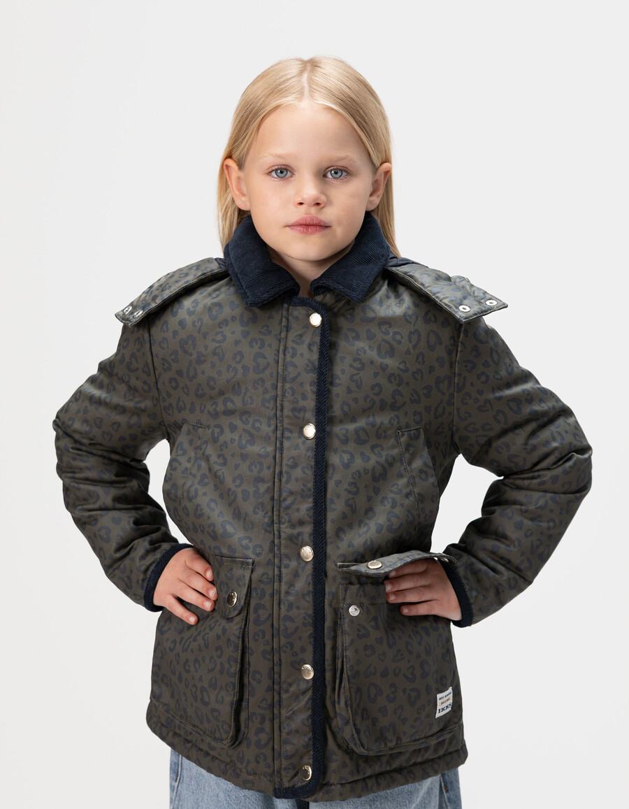 khakifarbene mädchenjacke mit leopardenherzmotiv