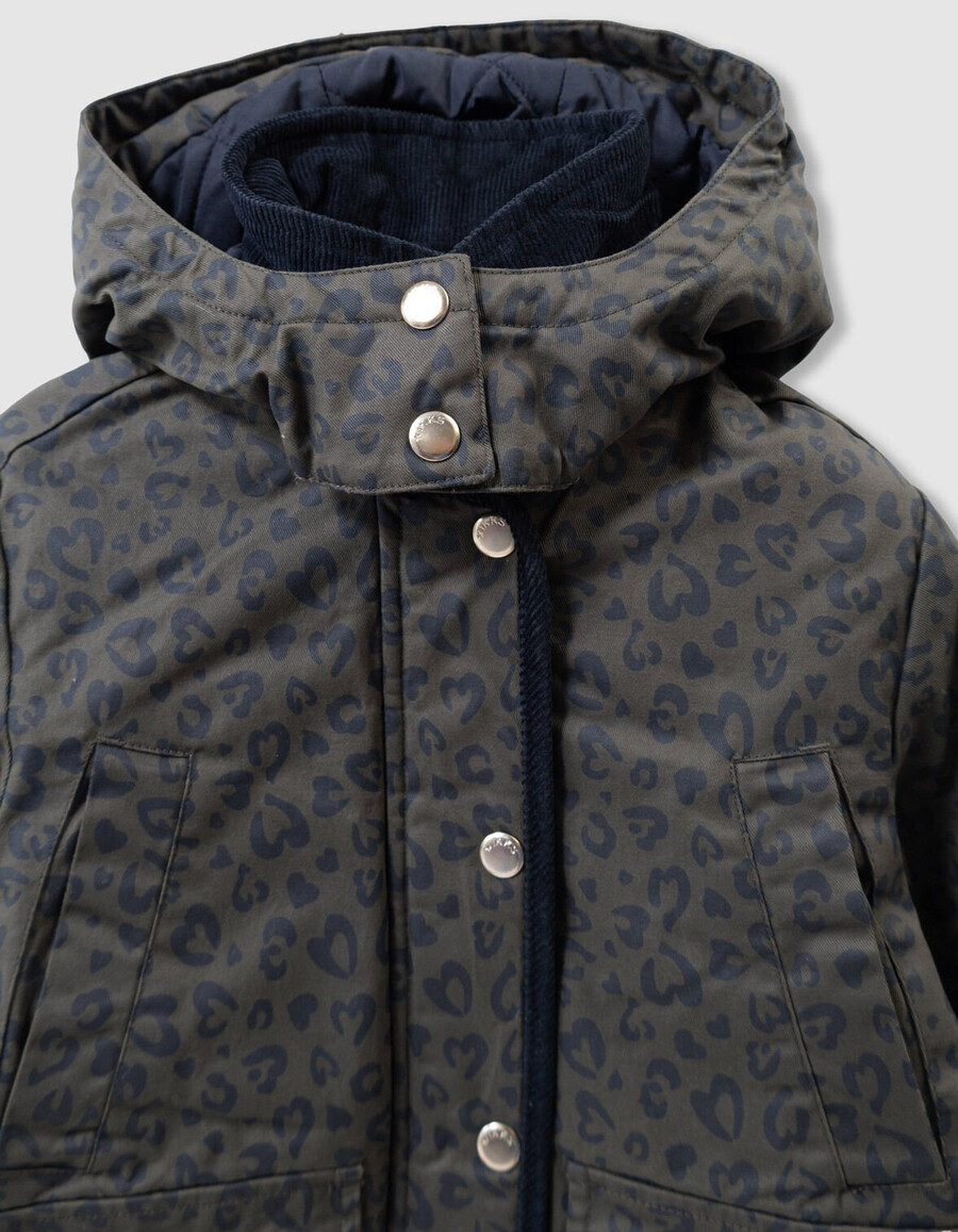 khakifarbene mädchenjacke mit leopardenherzmotiv