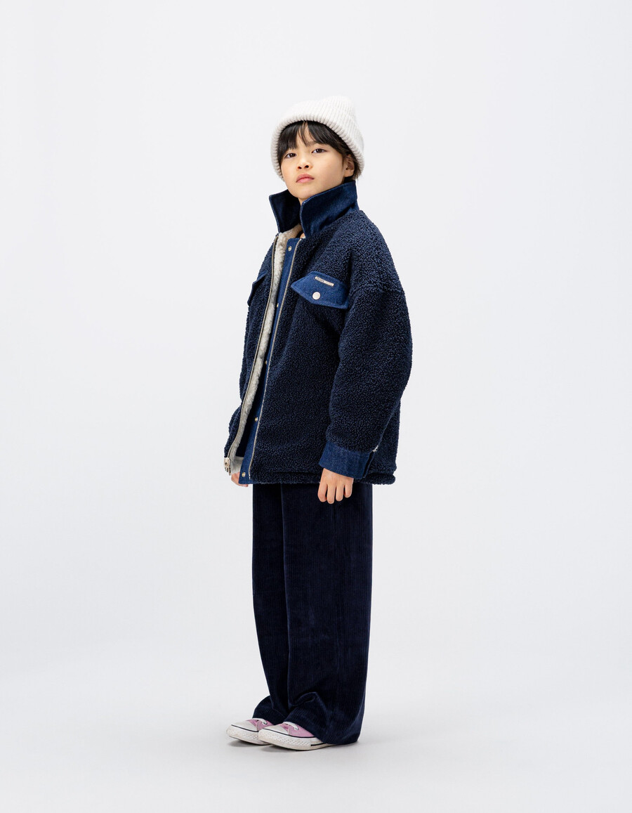wendbare mädchenjacke aus raw denim und sherpa
