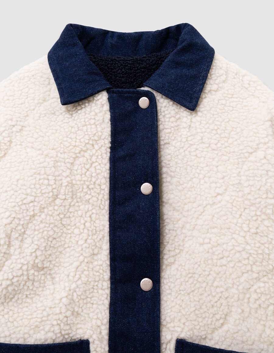 wendbare mädchenjacke aus raw denim und sherpa