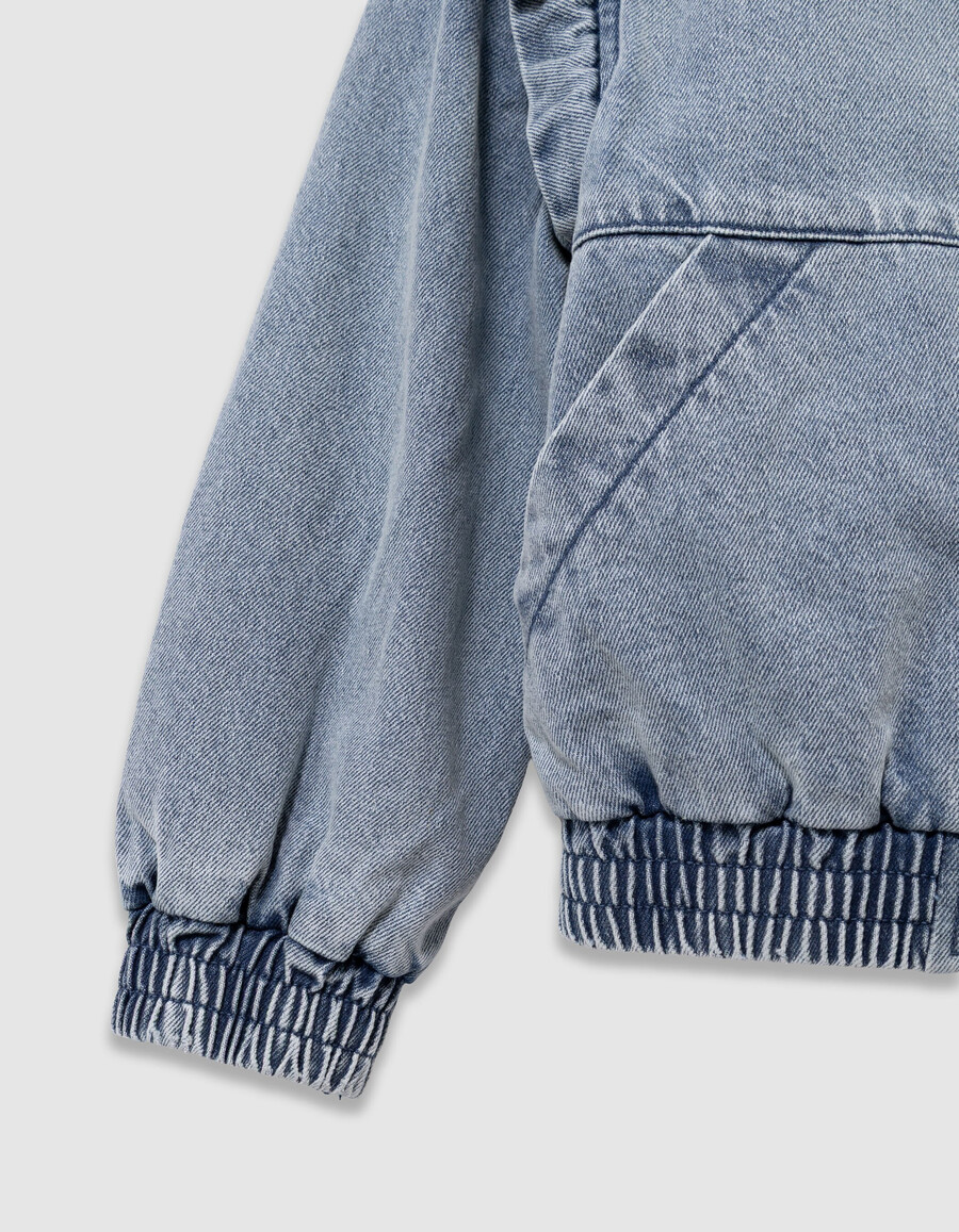 mädchen-jeansjacke in blau mit abnehmbaren ärmeln
