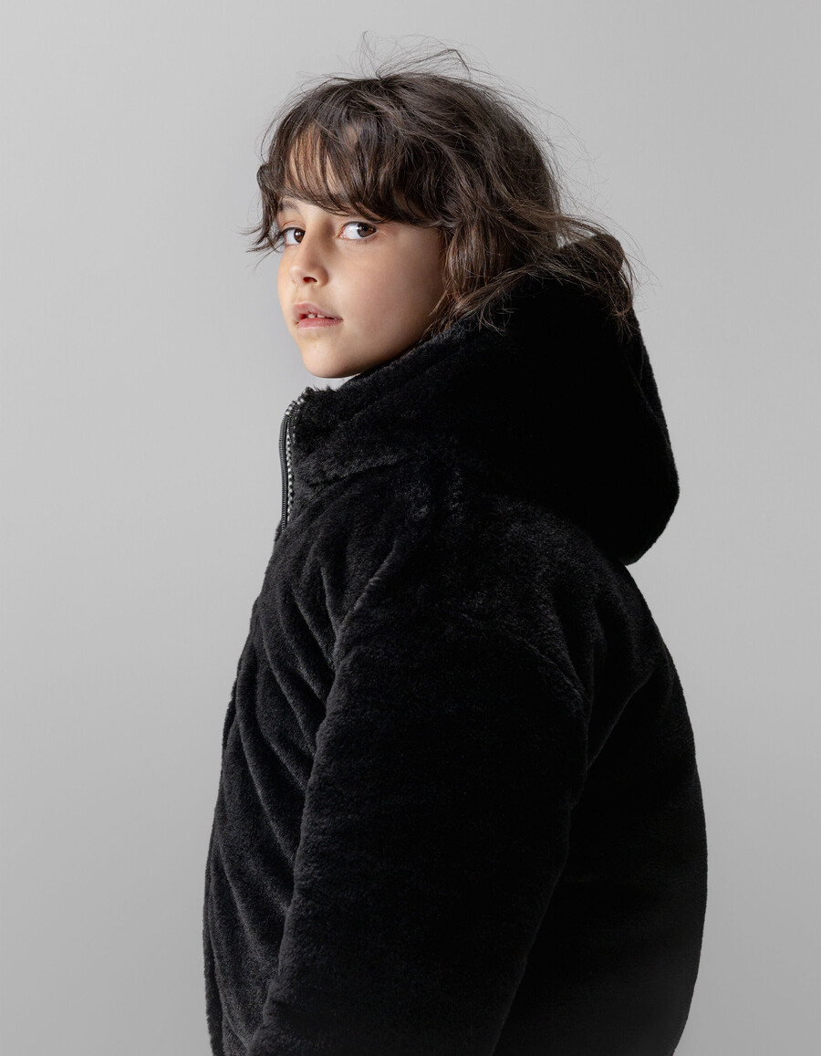 schwarze wendbare steppjacke für mädchen mit hahnentrittmuster und sherpa-futter