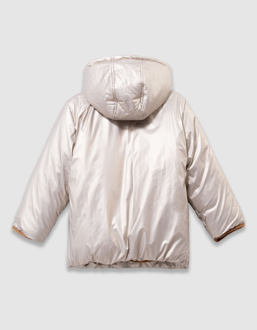 wendbare steppjacke für mädchen mit gold- und sherpa-karomuster.