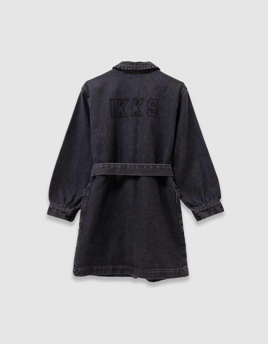 graues jeanskleid für mädchen mit gürtel und rüschendetails