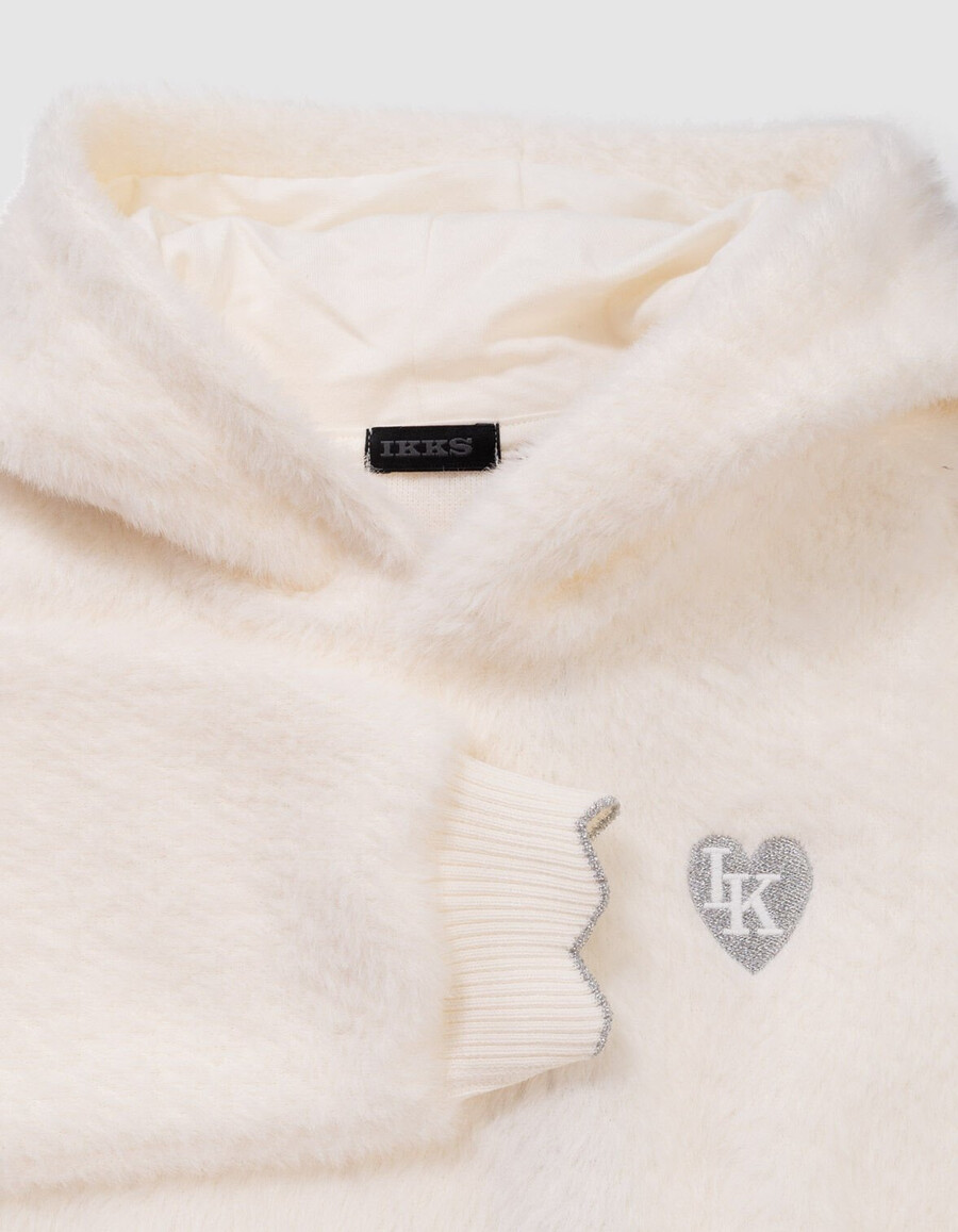 mädchen-kapuzenpullover in ecru mit herzaufnäher