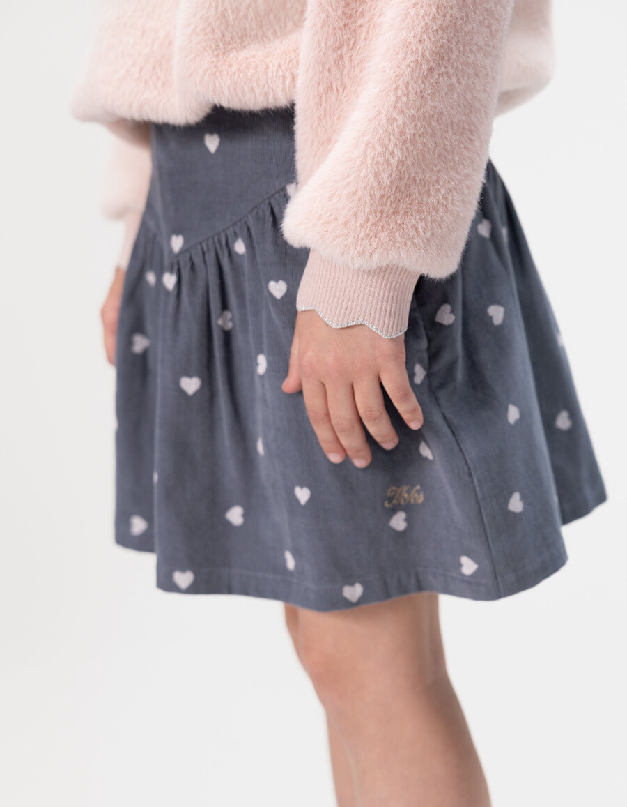 mädchen-kapuzenpullover in rosa mit herzaufnäher