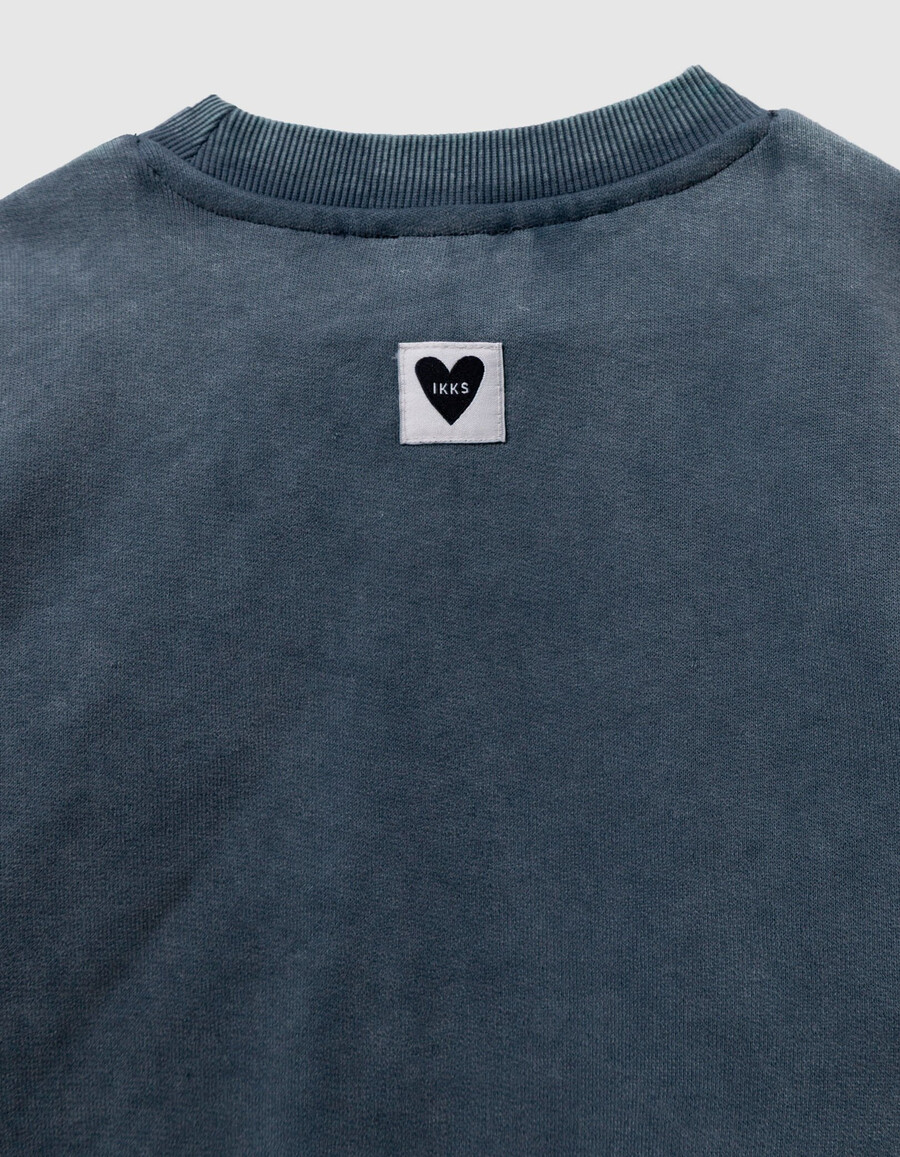 mädchen-sweatshirt aus blauer bio-baumwolle goldene stickerei größe xl