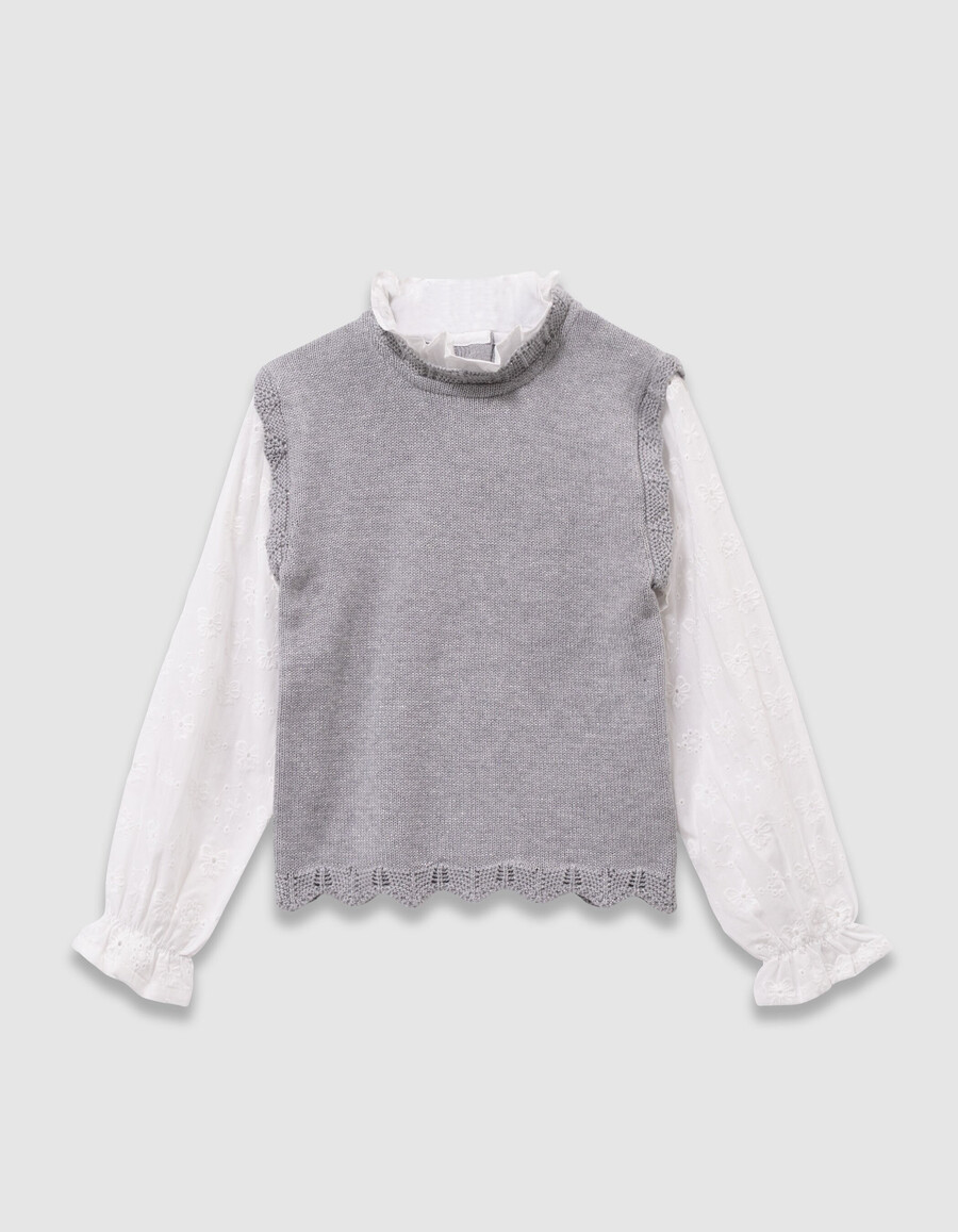 grauer strickpullover für mädchen mit bestickten popelineärmeln