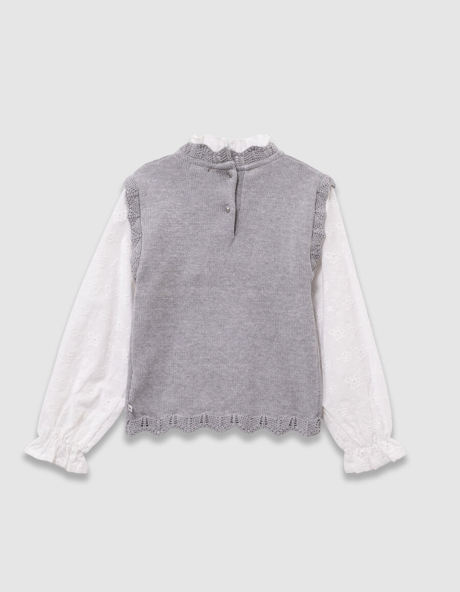 grauer strickpullover für mädchen mit bestickten popelineärmeln
