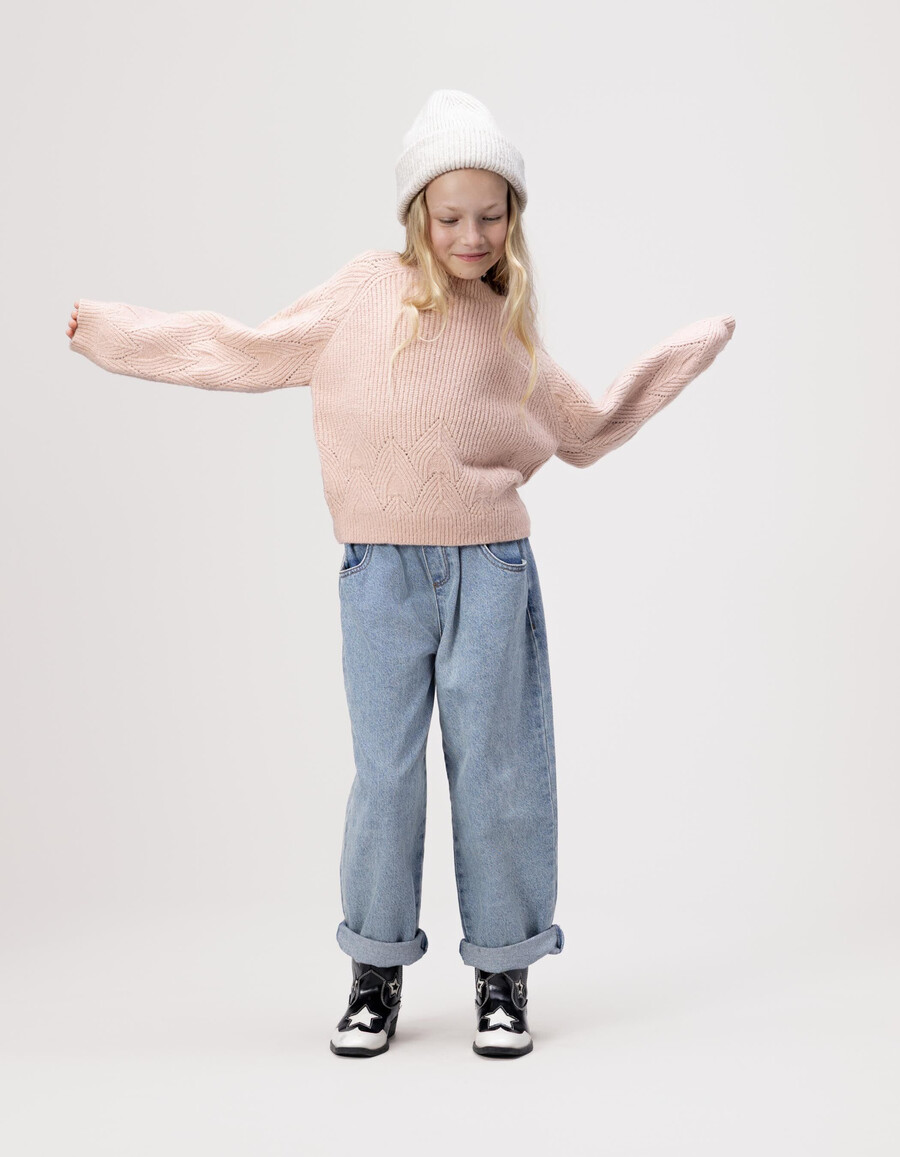 rosa strickpullover für mädchen mit jacquard-ärmeln