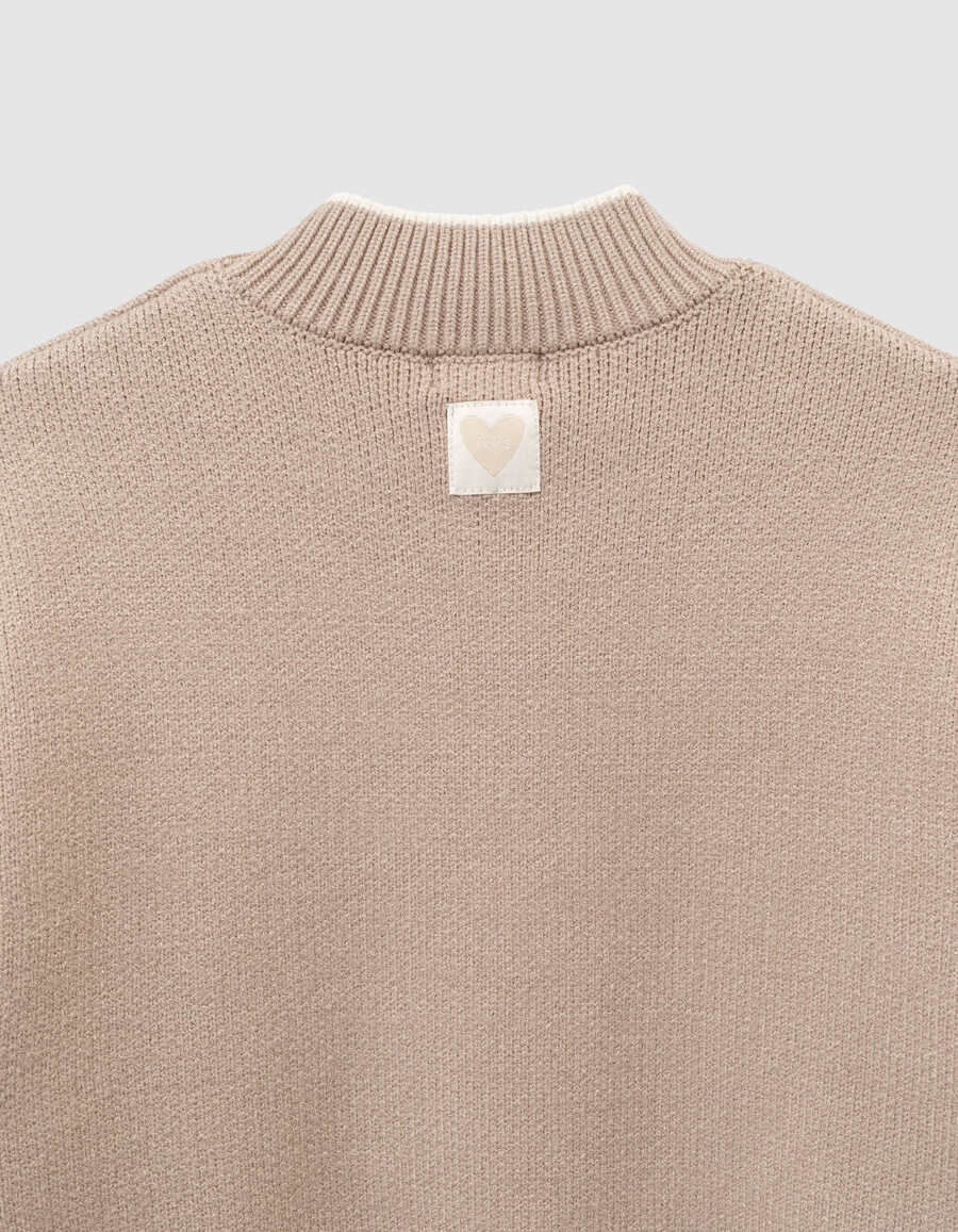 beigefarbener strickpullover für mädchen mit abnehmbaren ärmeln