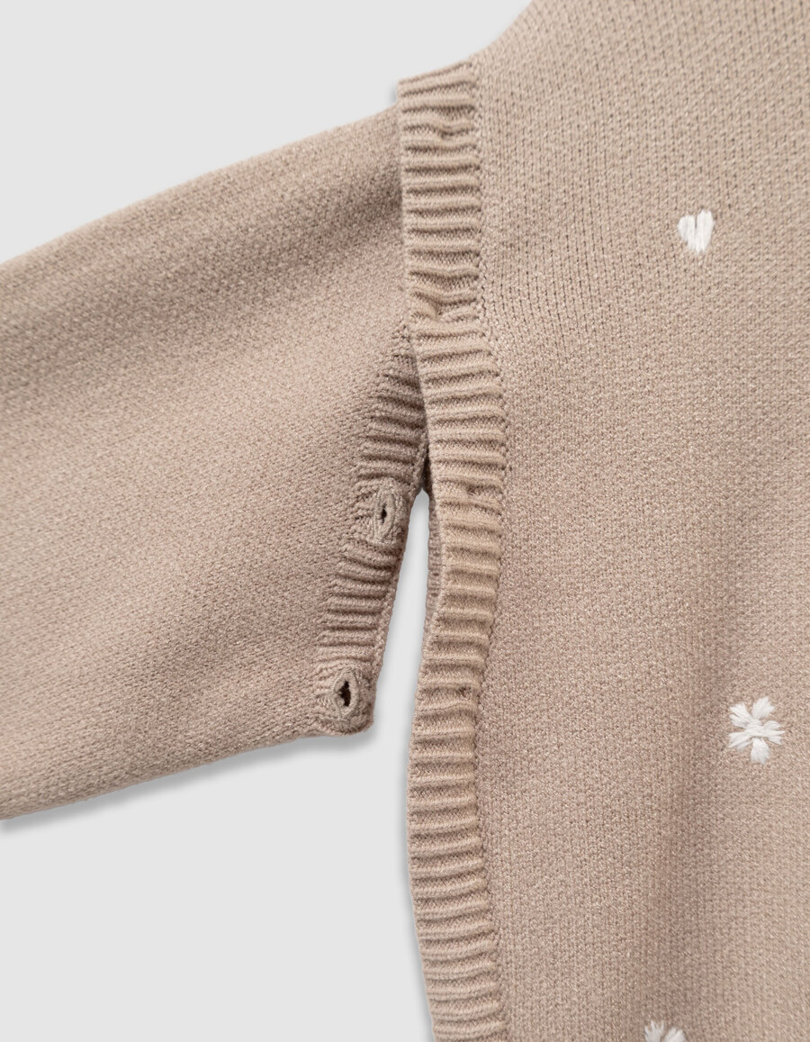 beigefarbener strickpullover für mädchen mit abnehmbaren ärmeln