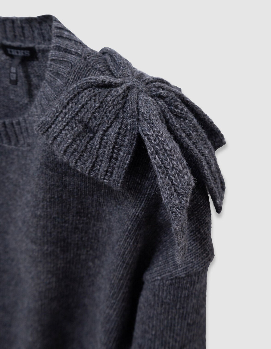grauer strickpullover für mädchen mit xl-schleife an der schulter