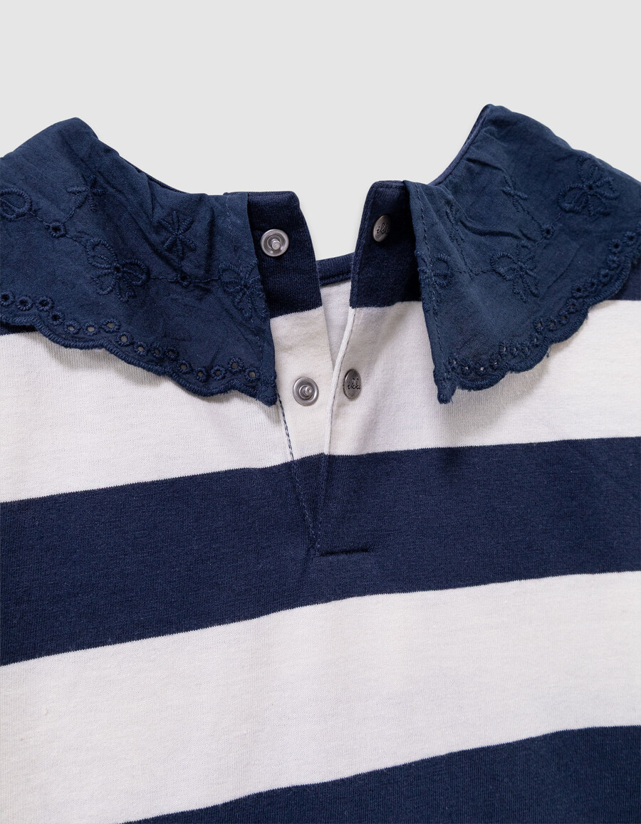 mädchen-t-shirt mit marineblauenecrufarbenen streifen im matrosenstil bestickter kragen