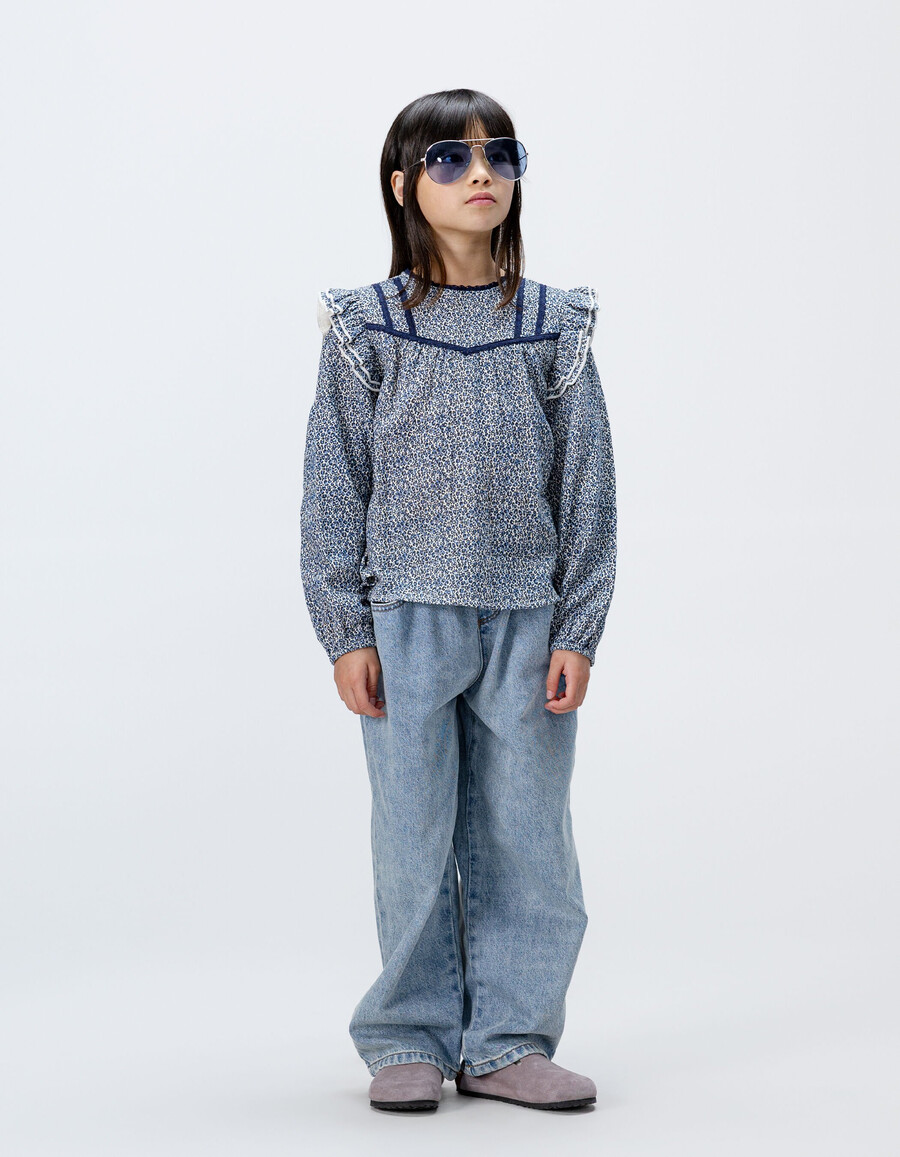 mädchenbluse in marineblau mit leoparden-schleifenmuster