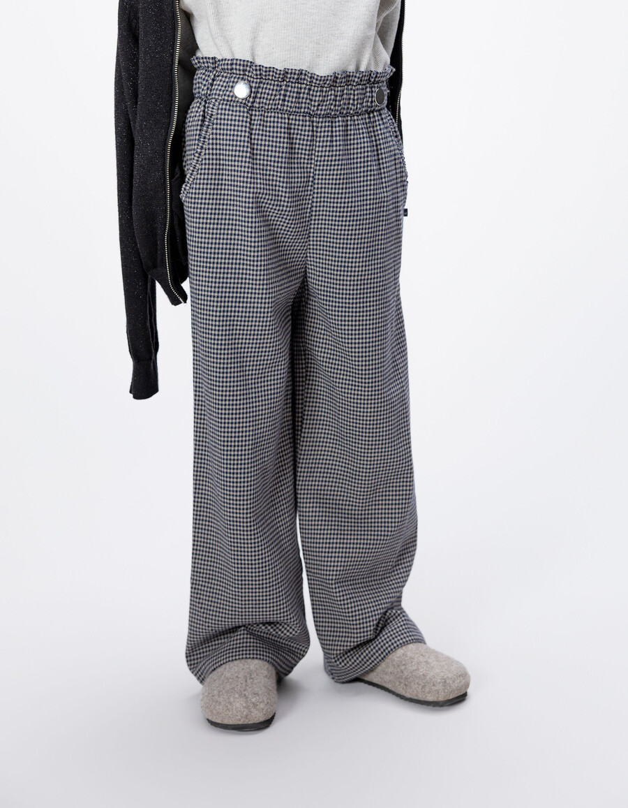 mädchen-hose in marineblau mit vichy-karo und rüschen