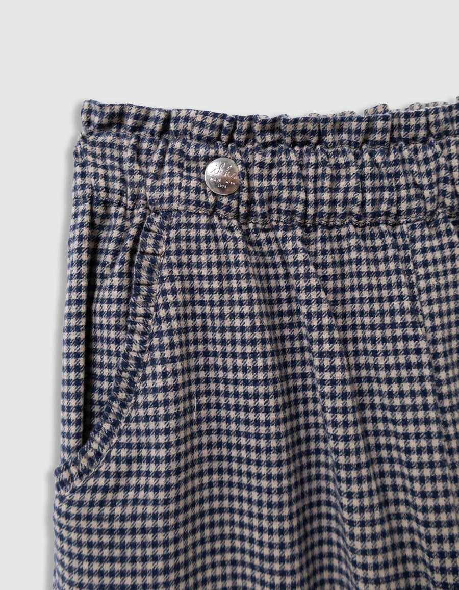 mädchen-hose in marineblau mit vichy-karo und rüschen