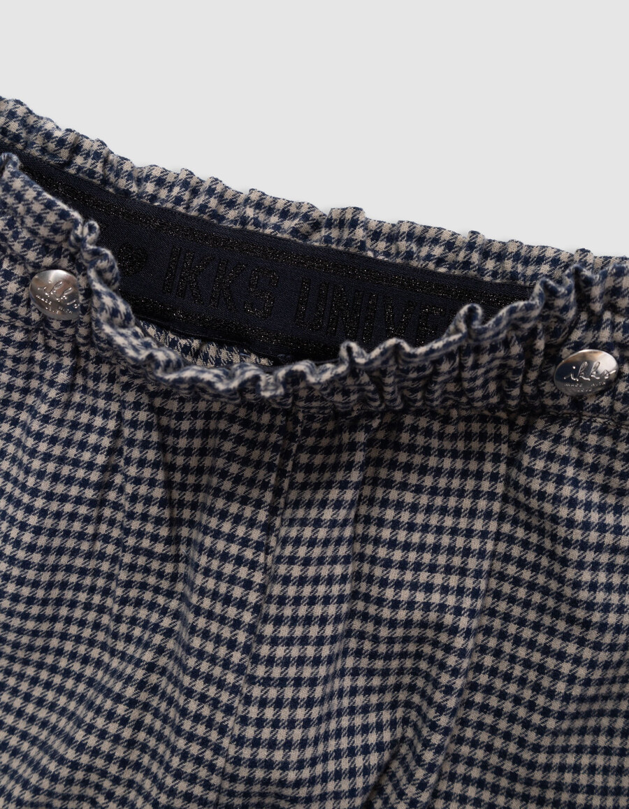 mädchen-hose in marineblau mit vichy-karo und rüschen