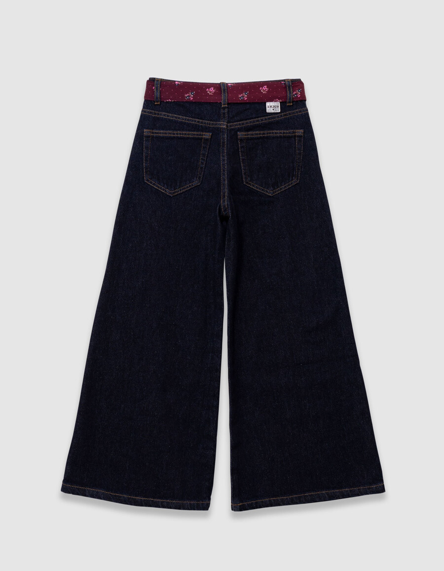 mädchen-jeans mit weitem bein blau mit passendem gürtel aus einem schal mit blumenmuster