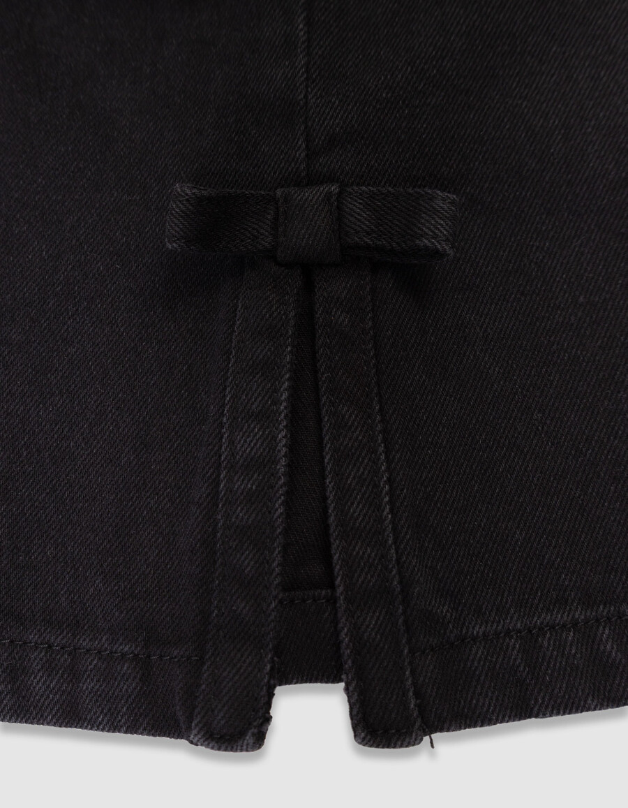 schwarze mädchenjeans mit weitem bein falten und schleifen