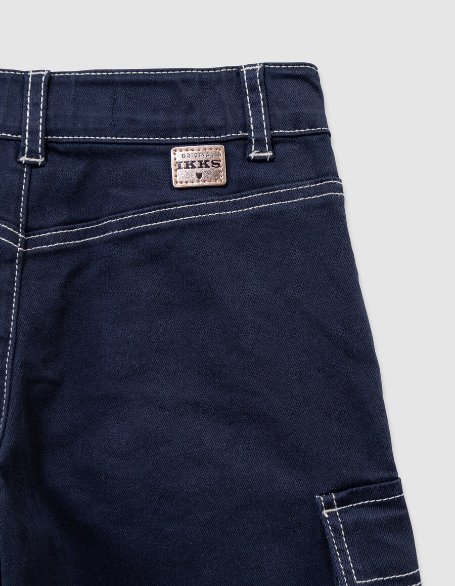 mädchen-jeans im cargo-stil mit weitem bein in marineblau