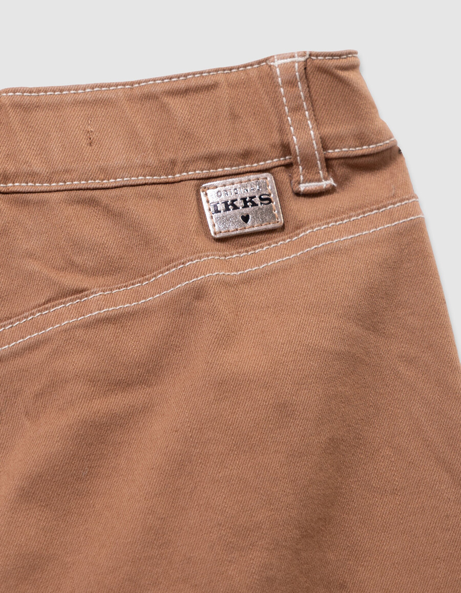 mädchen-jeans im cargo-stil mit weitem bein in kamelbraun