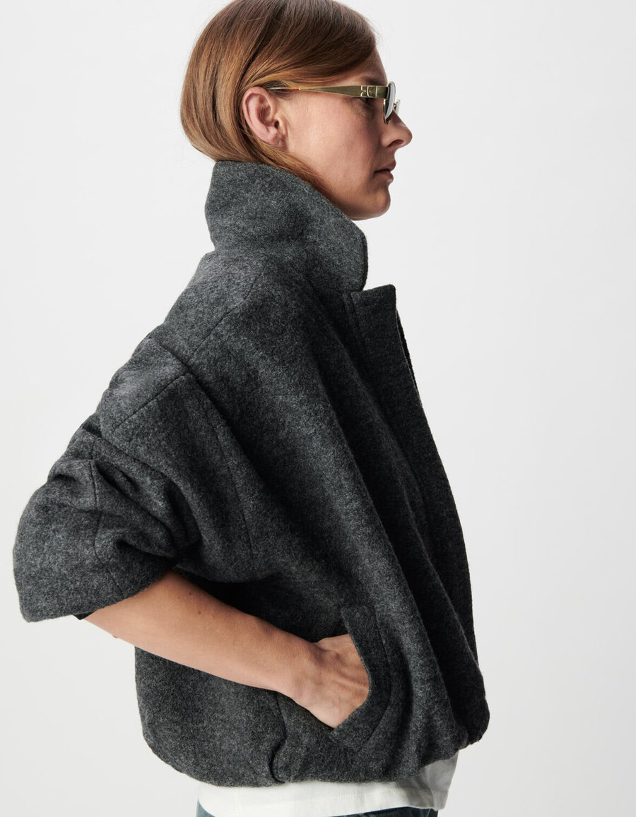 damen-oversize-jacke aus grauer gekochter wolle