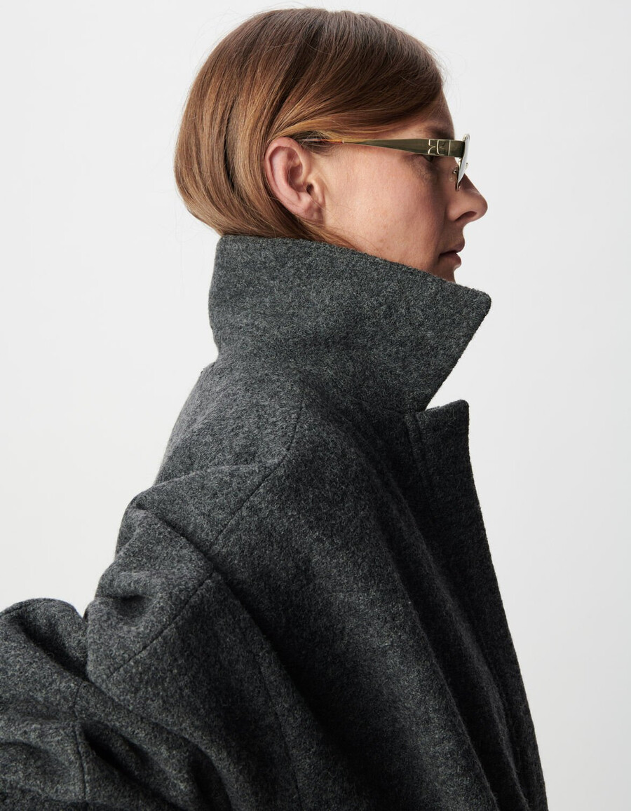damen-oversize-jacke aus grauer gekochter wolle