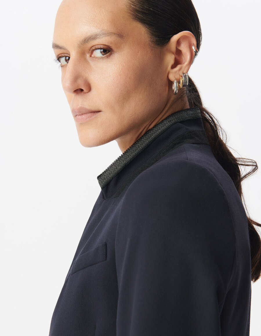damen-blazer in marineblau mit elegantem kragenband