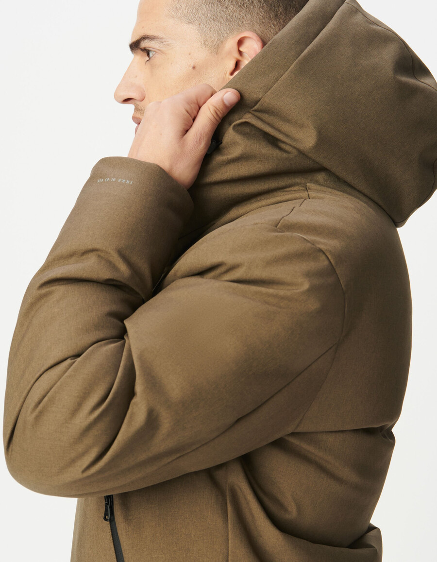 beige wasserdichte wattierte herrenjacke mit kapuze