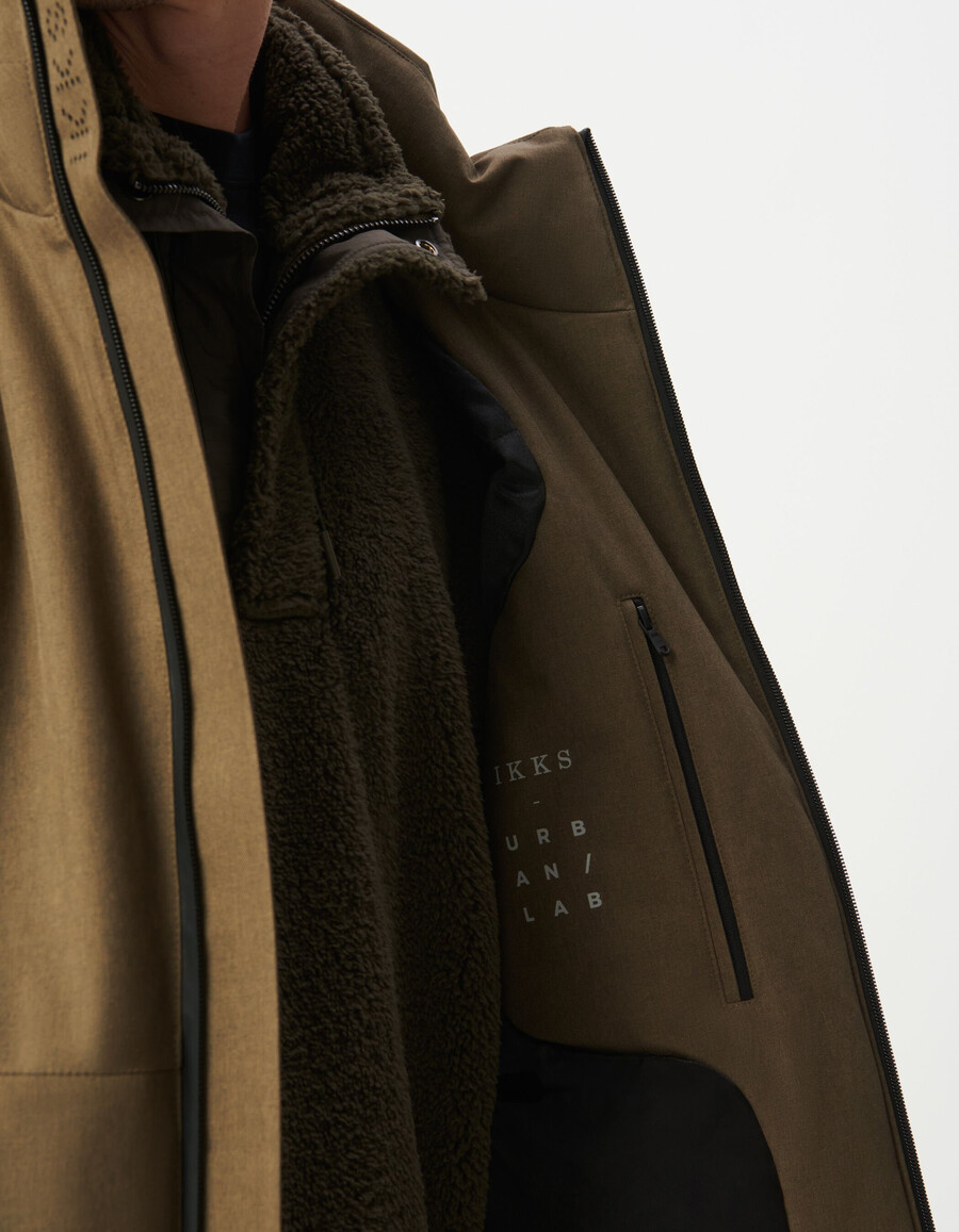 beige wasserdichte wattierte herrenjacke mit kapuze
