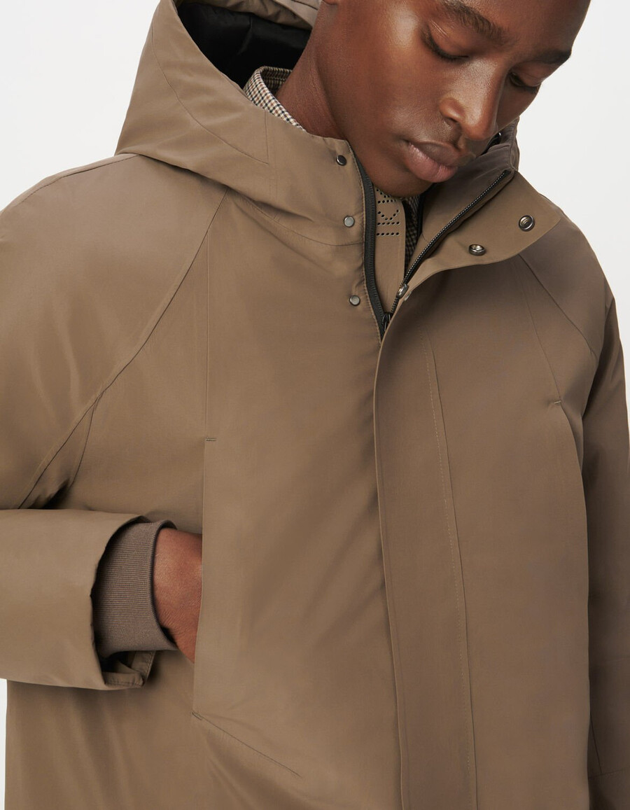 beige gesteppter wasserdichter und atmungsaktiver herrenparka