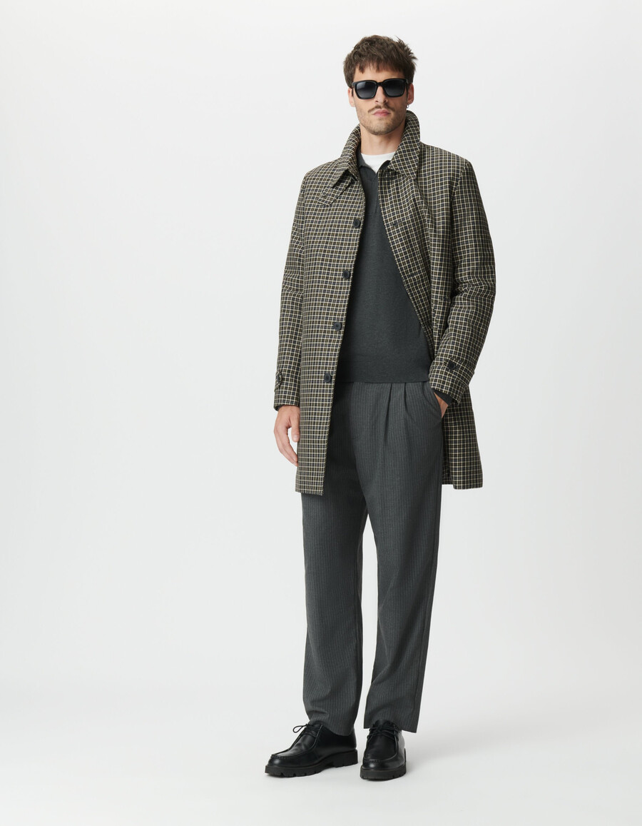 herren-trenchcoat in khaki mit karomuster