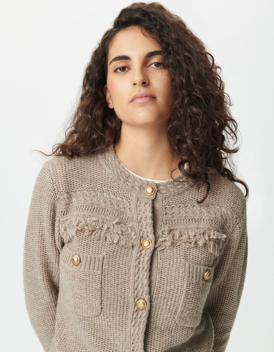 beigefarbene strickjacke für damen fransen goldene knöpfe