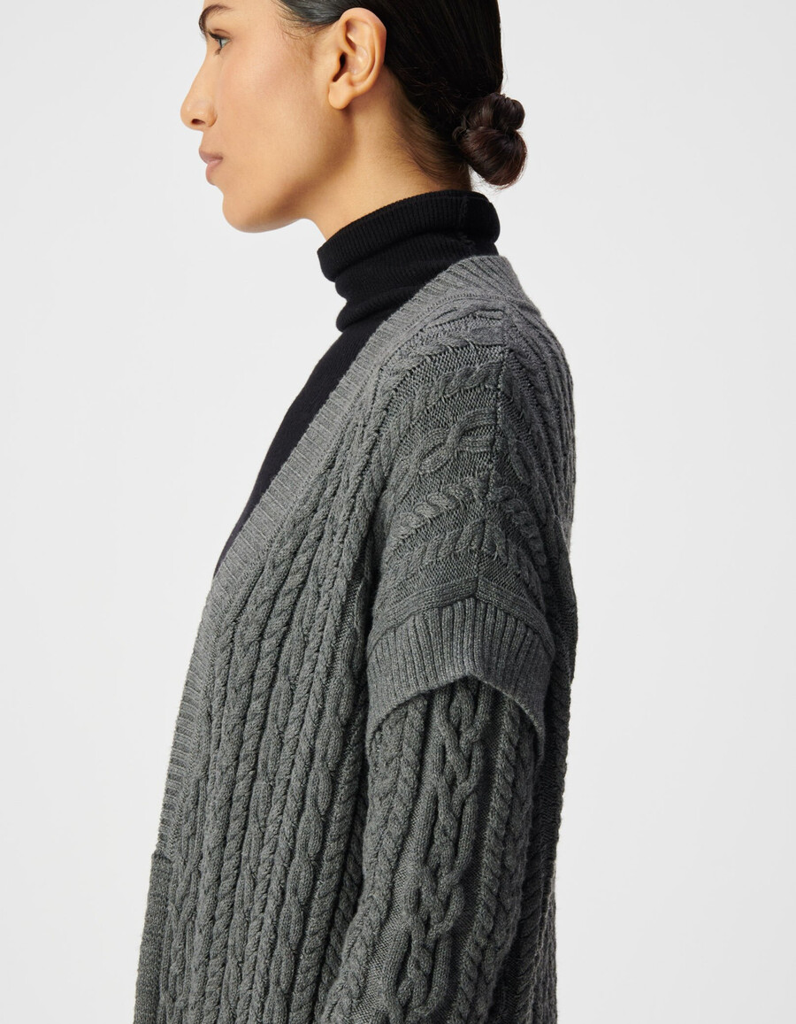 grauer langer zopfstrick-cardigan für damen