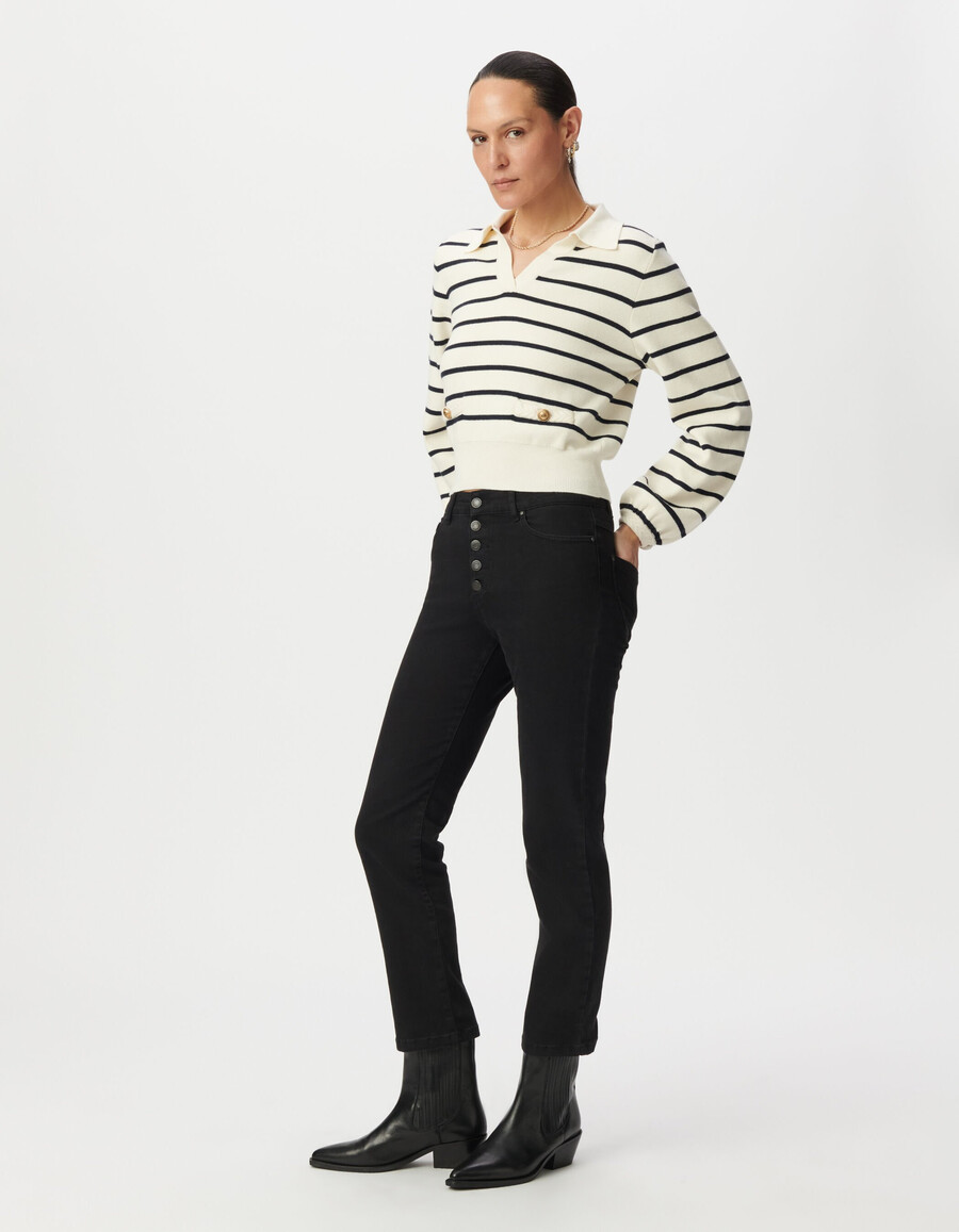 weißer damen-strickpullover mit matrosenstreifen poloshirt-ausschnitt