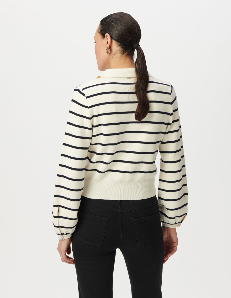 weißer damen-strickpullover mit matrosenstreifen poloshirt-ausschnitt