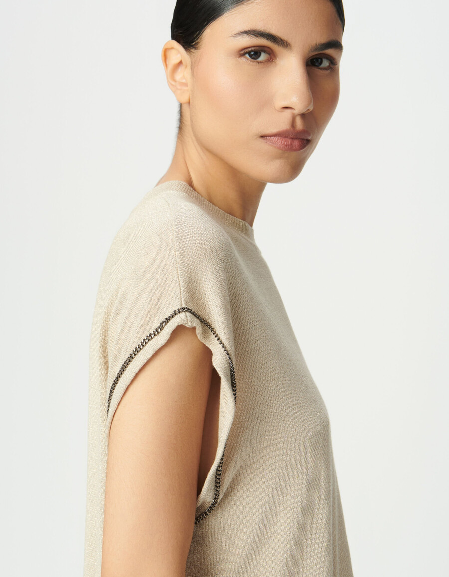 beigefarbener damen-feinstrickpullover aus lurex mit ketten