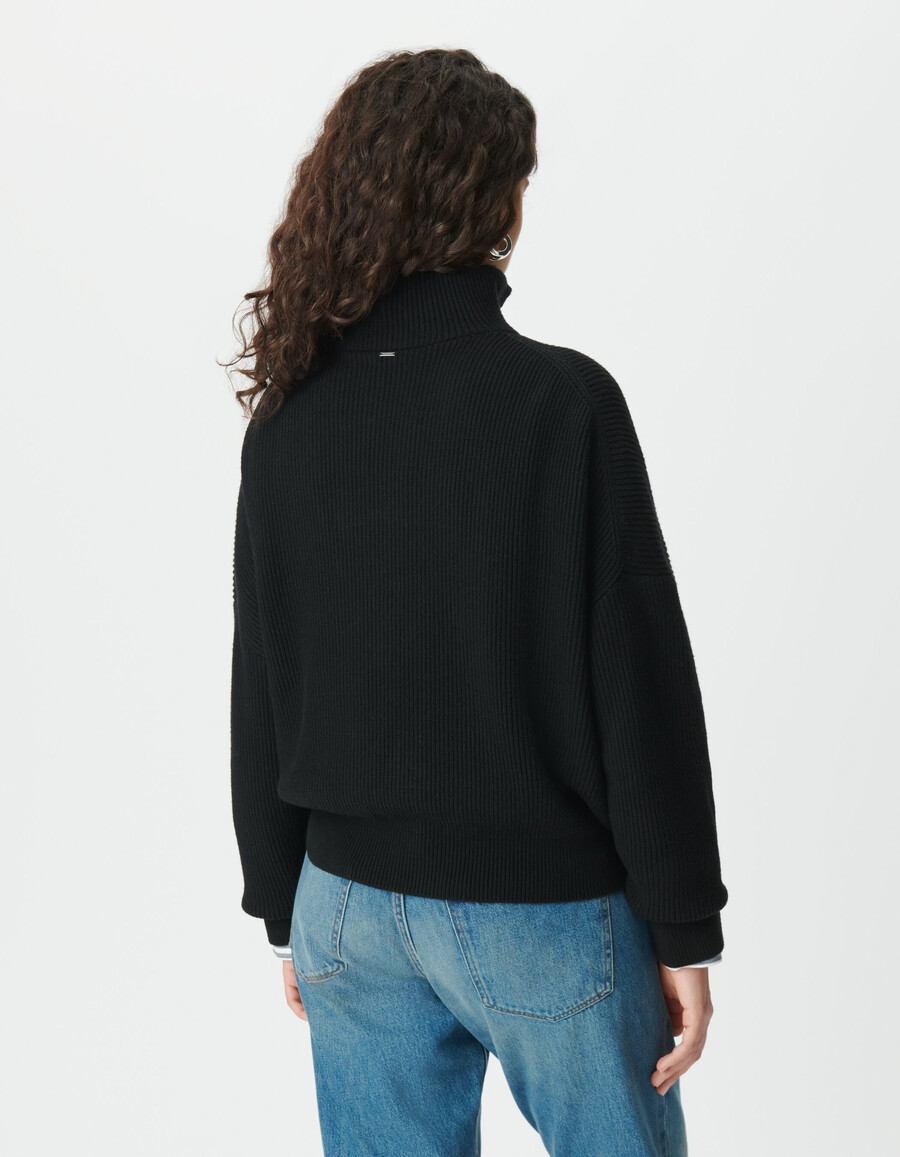 schwarzer damen-rippstrickpullover mit reißverschluss am kragen