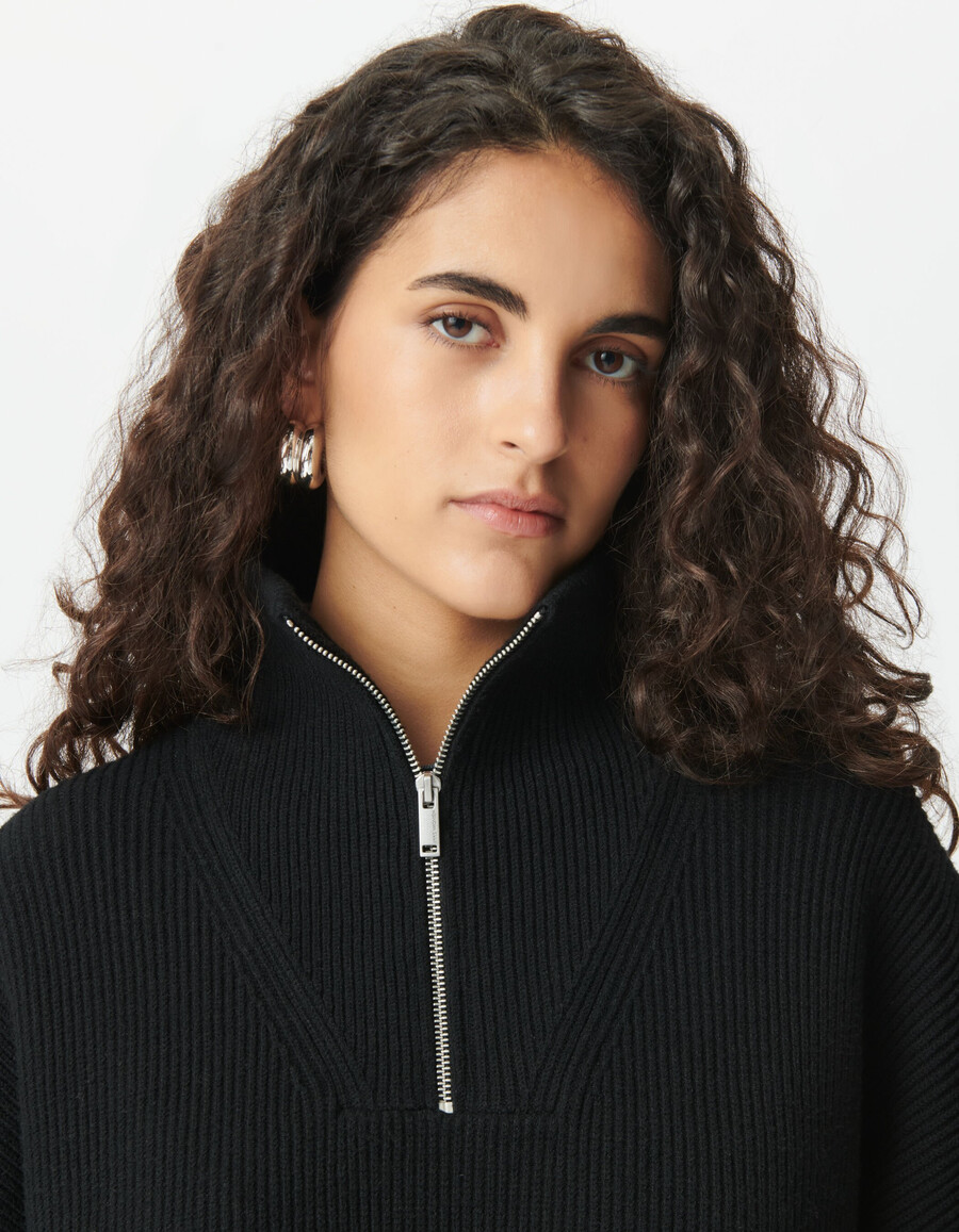 schwarzer damen-rippstrickpullover mit reißverschluss am kragen