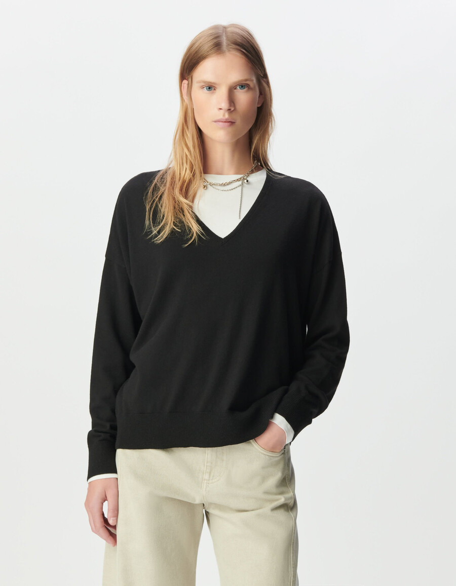 schwarzer fein gestrickter oversize-pullover mit v-ausschnitt für damen