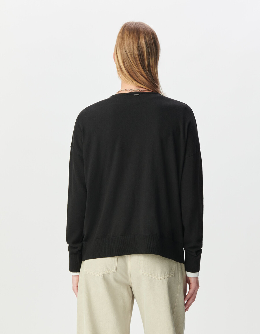 schwarzer fein gestrickter oversize-pullover mit v-ausschnitt für damen