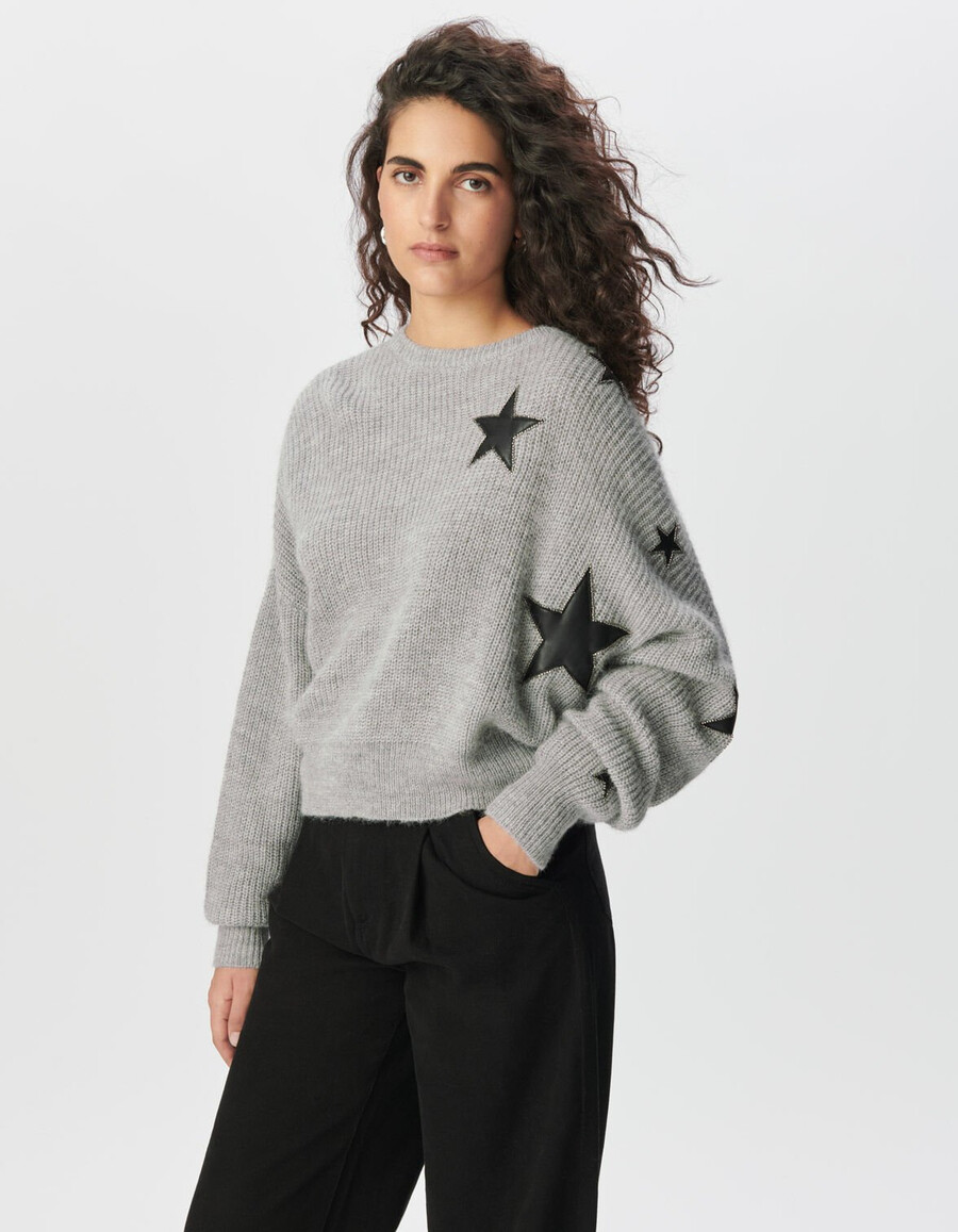 grauer damenstrickpullover mit rockstar-ausschnitten und perlen