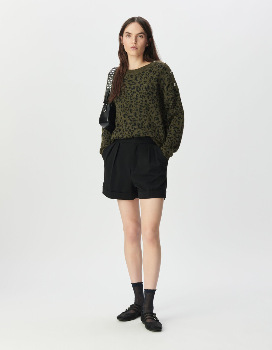 damen-strickpullover in khaki mit leoparden-jacquardmuster