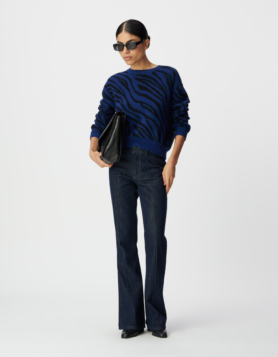 damen-winterpullover aus blauem zebra-strick kurz