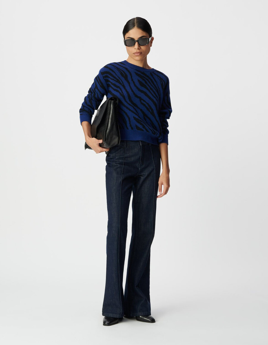damen-winterpullover aus blauem zebra-strick kurz