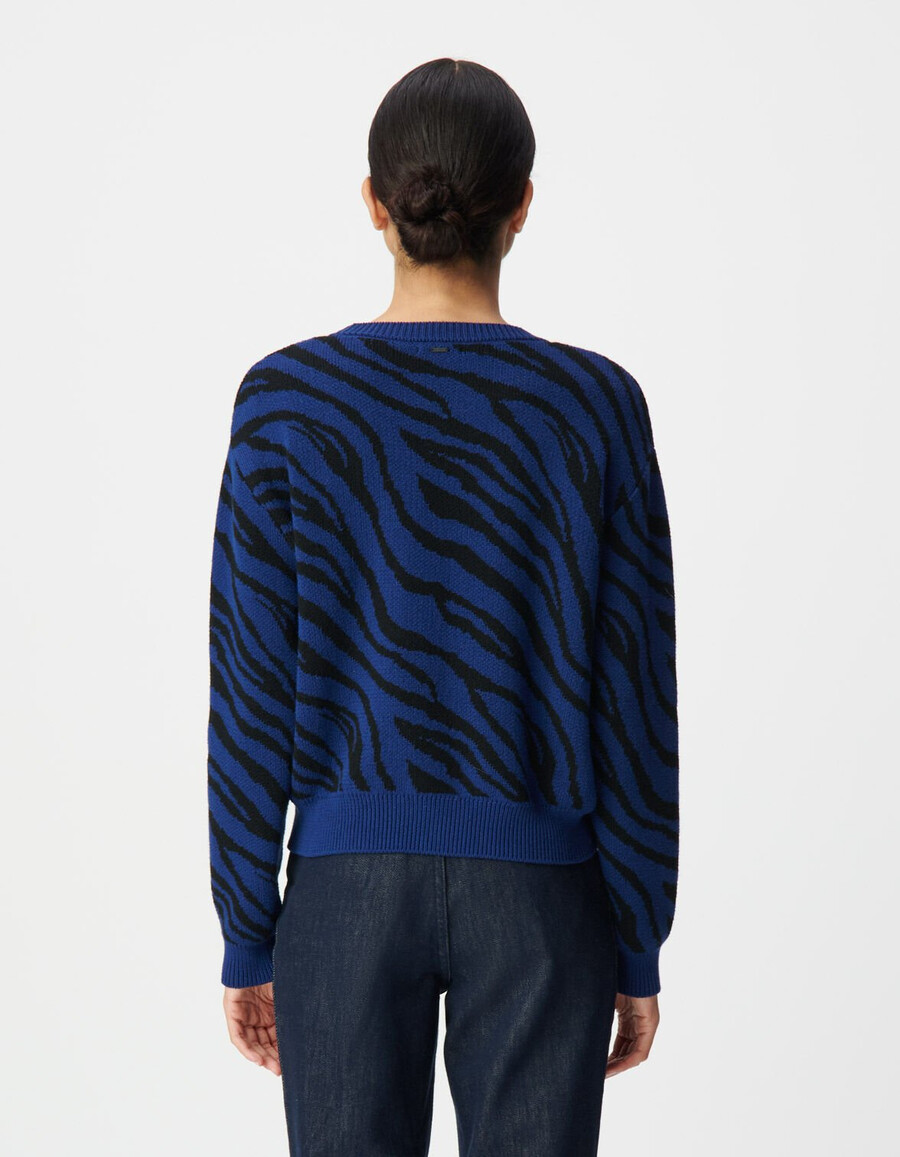 damen-winterpullover aus blauem zebra-strick kurz