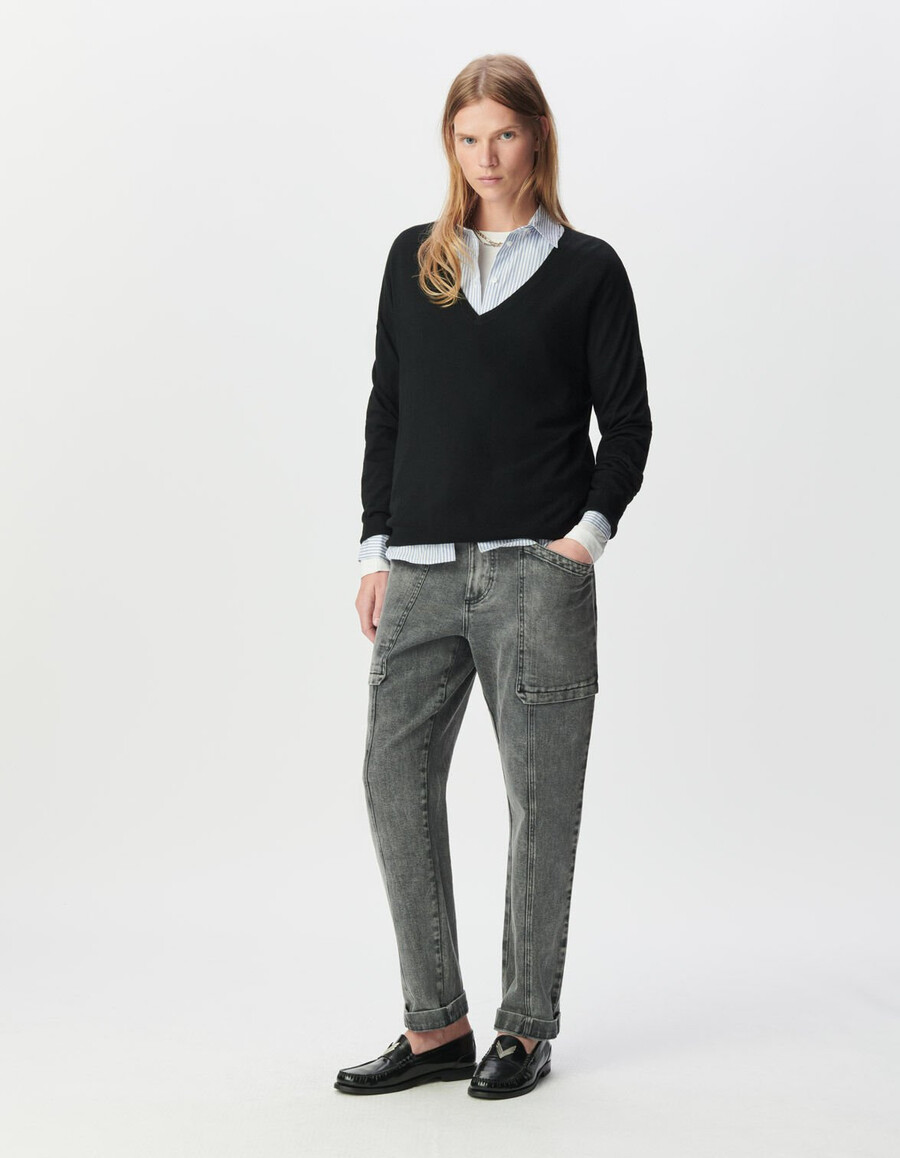 schwarzer damen-feinstrickpullover mit strass-chevronmuster auf dem rücken
